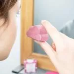 Lamazuna Savon dur pour le nettoyage du visage pour les peaux sèches et sensibles - hibiscus (25 g)