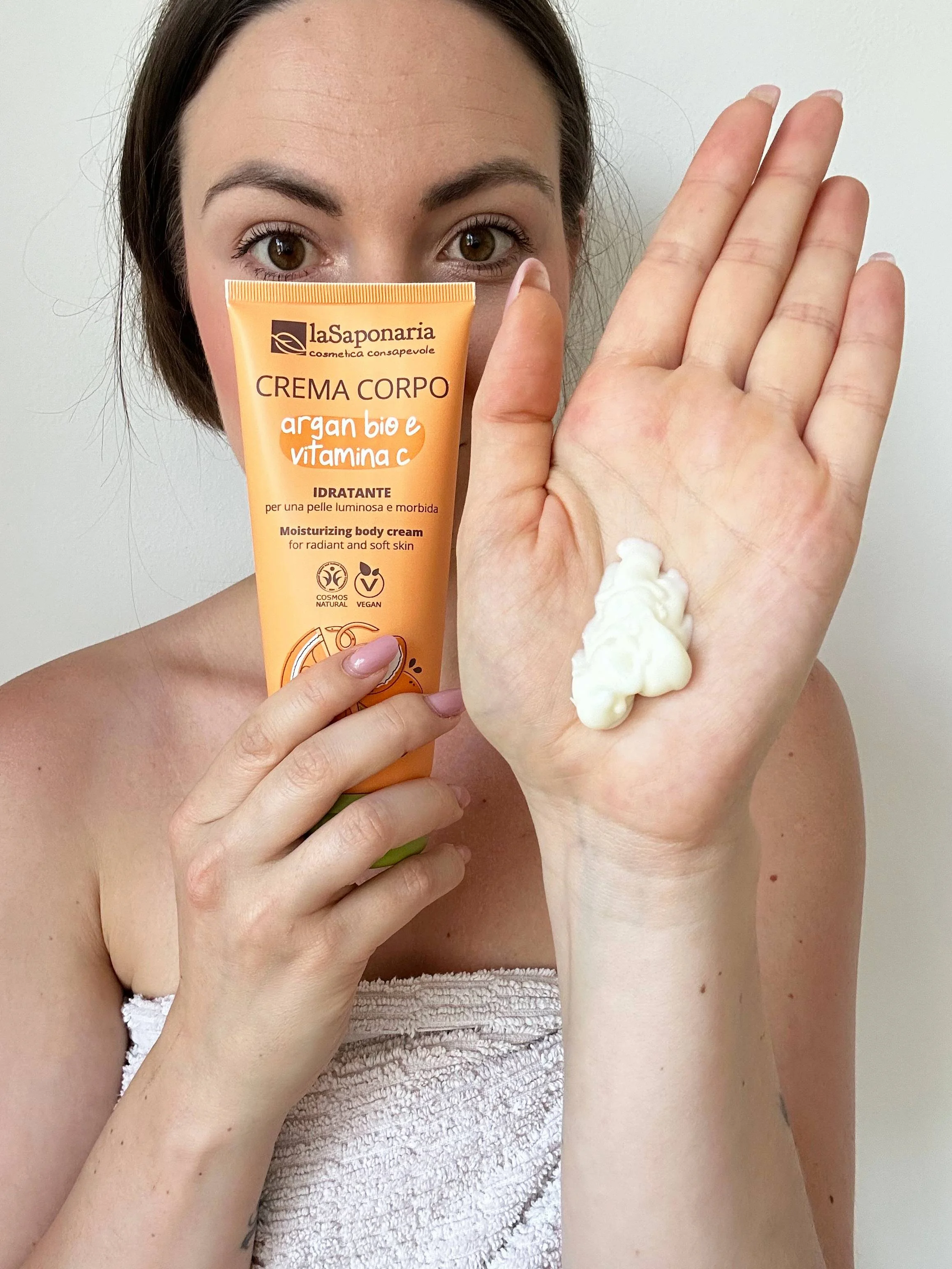 laSaponaria Crème corporelle hydratante à l'huile d'argan BIO et à la vitamine C 200 ml - pour une peau radieuse et douce