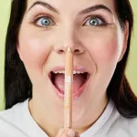 laSaponaria Crayon enlumineur yeux et visage BIO à l'huile de jojoba - or champagne (1,1 g) - apporte à la peau de l'éclat et un fini irisé subtil