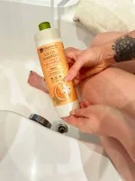 laSaponaria Gel douche et shampooing 2 en 1 à l'orange bio et à la vitamine C pour toute la famille 30 ml - au parfum doux et tonifiant