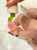 laSaponaria Gel douche et shampooing 2-en-1 à l’orange BIO et à la vitamine C pour toute la famille 500 ml - au parfum doux et revigorant
