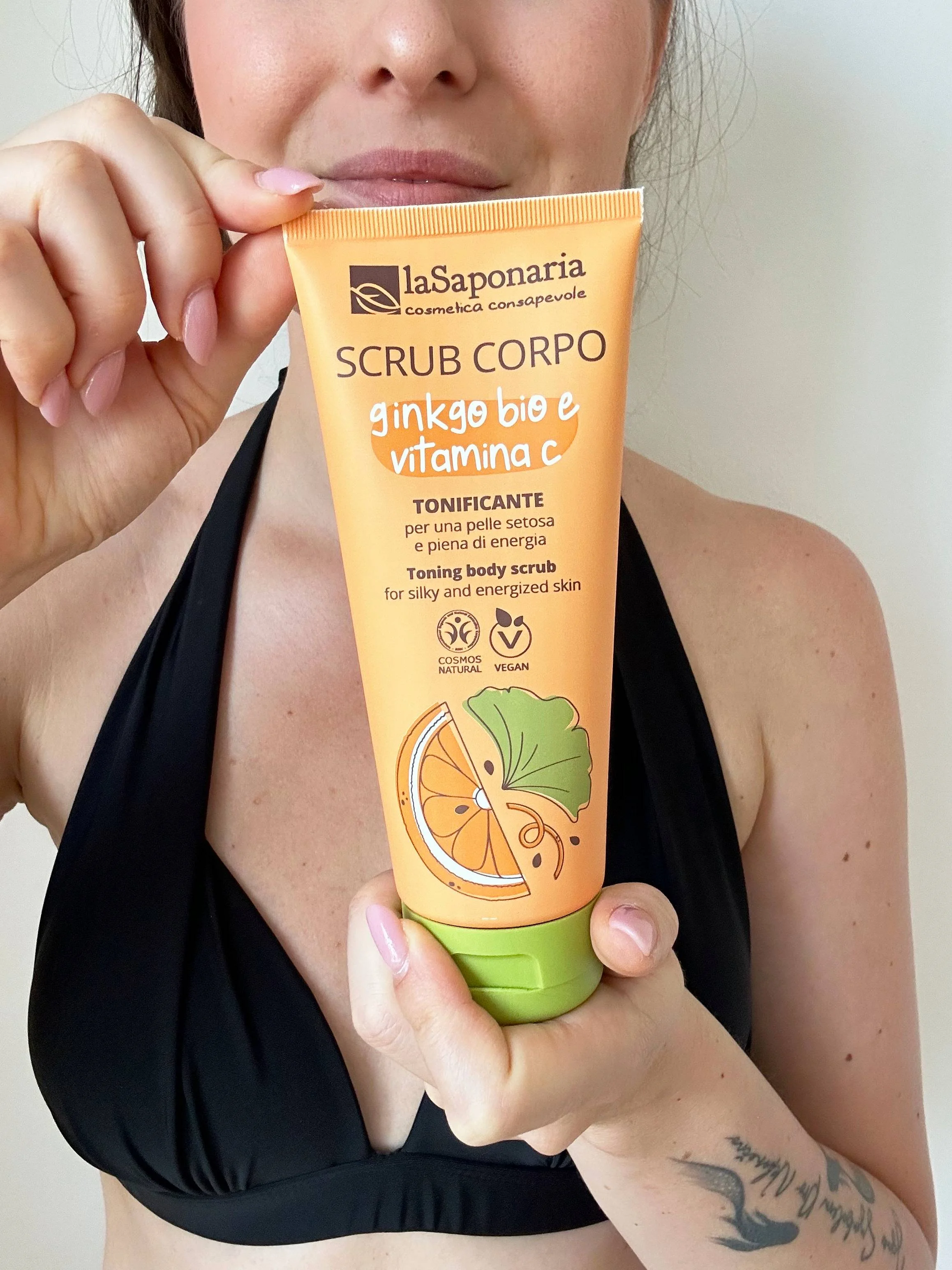 laSaponaria Gommage corporel au ginkgo biloba BIO et à la vit. C 30 ml - pour une peau douce et éclatante