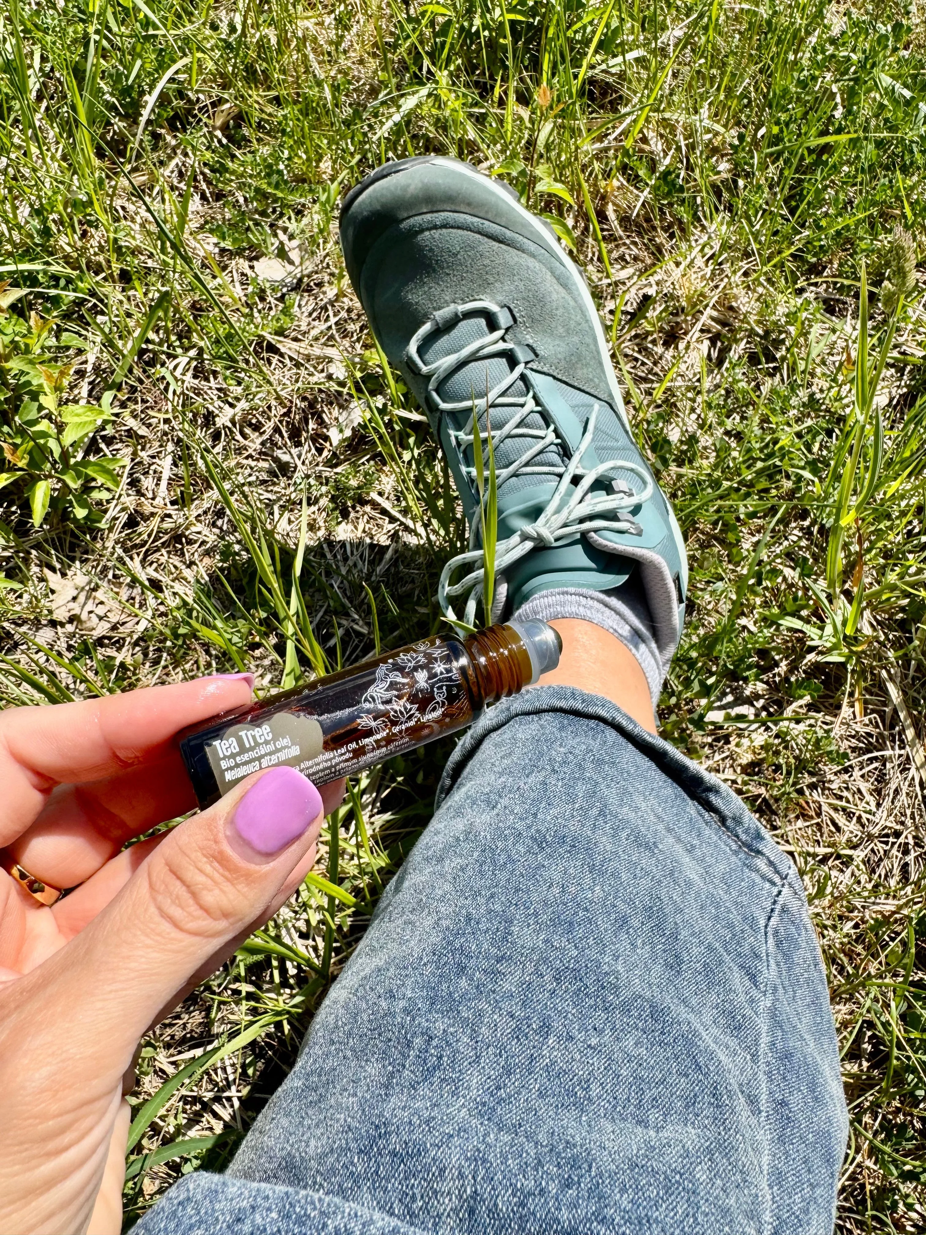 Natasha Roll-on à l’huile essentielle de Tea Tree BIO (10 ml) - petit compagnon de voyage