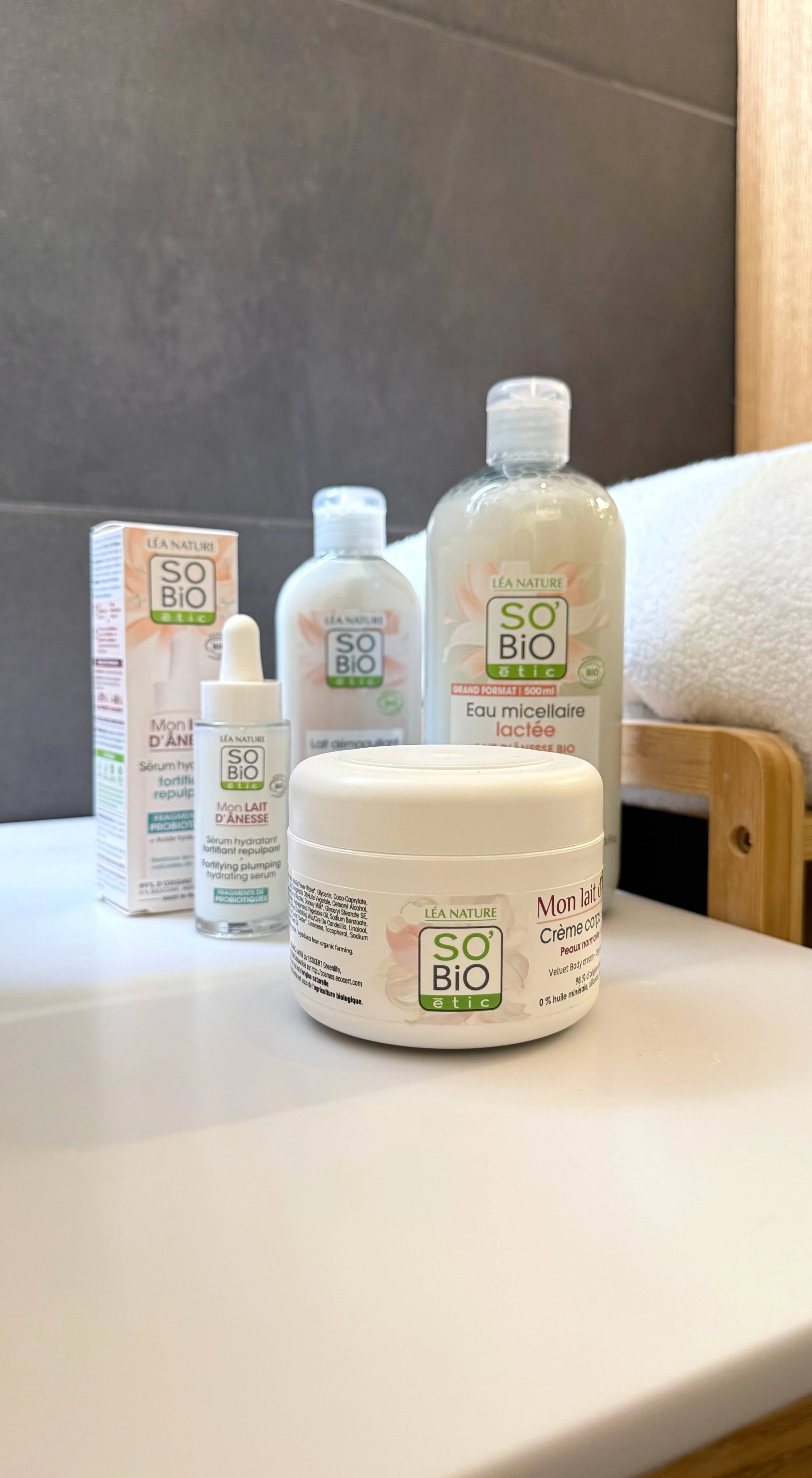 SO’BiO étic Crème corps nourrissante au lait d’ânesse BIO (200 ml) - convient aussi aux peaux sensibles