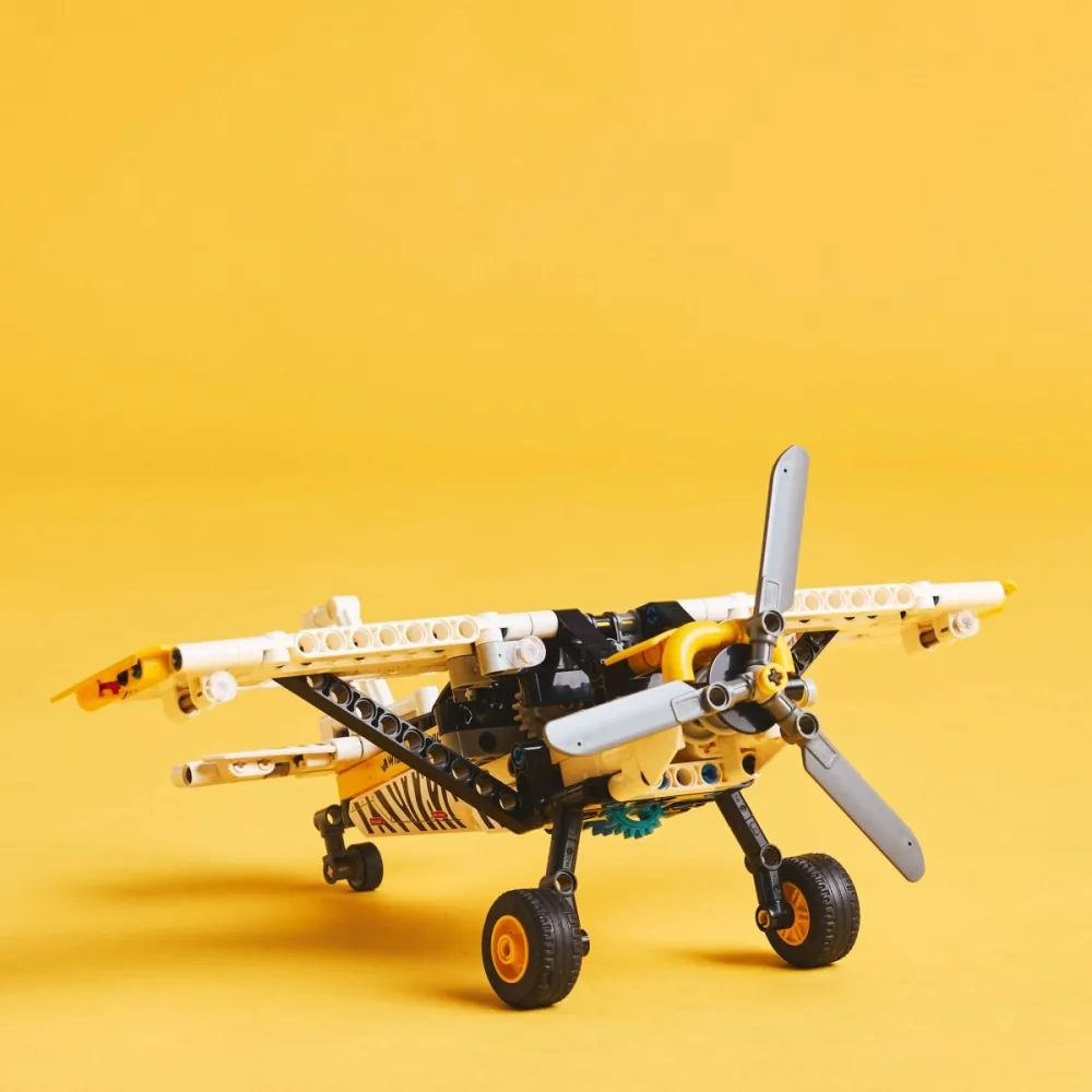 Technic 42198 Avion pour les zones reculées