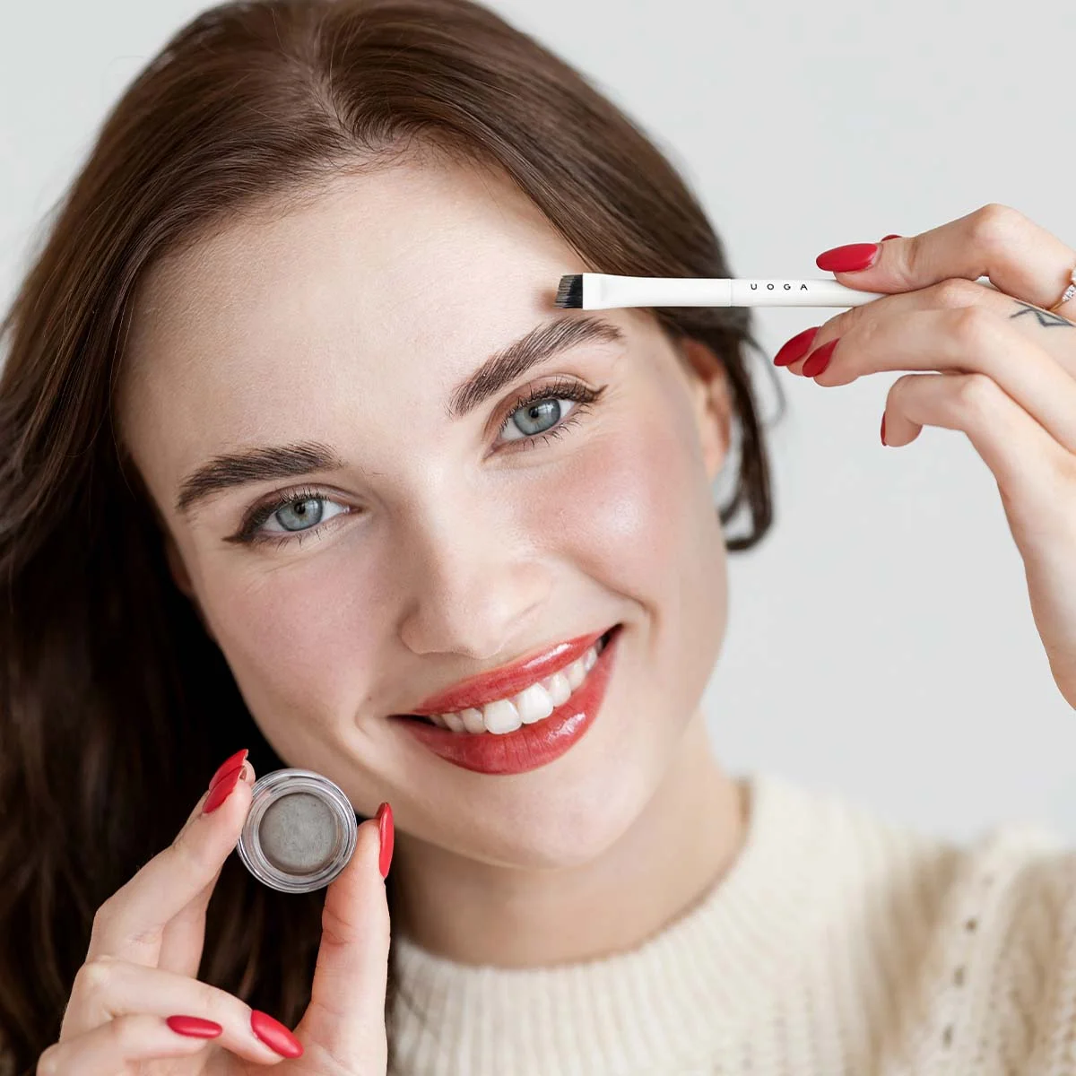 Uoga Uoga Pommade à sourcils crémeuse (2,5 ml) 796 Taupe - Brun moyen - 3 teintes pour des sourcils visiblement plus fournis