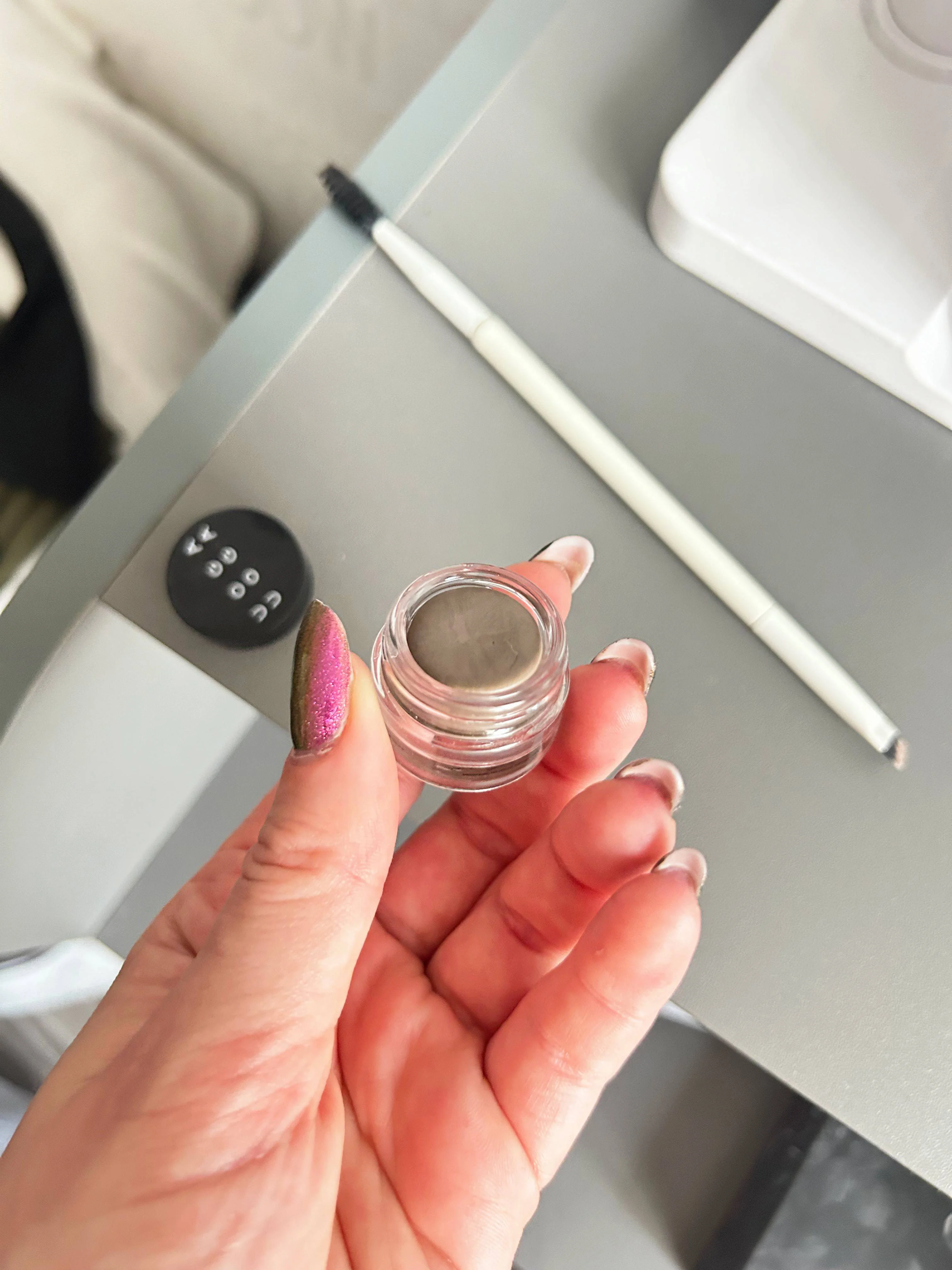 Uoga Uoga Pommade à sourcils crémeuse (2,5 ml) 797 Pebbles & Salt - Blonde - 3 teintes pour des sourcils visiblement plus fournis