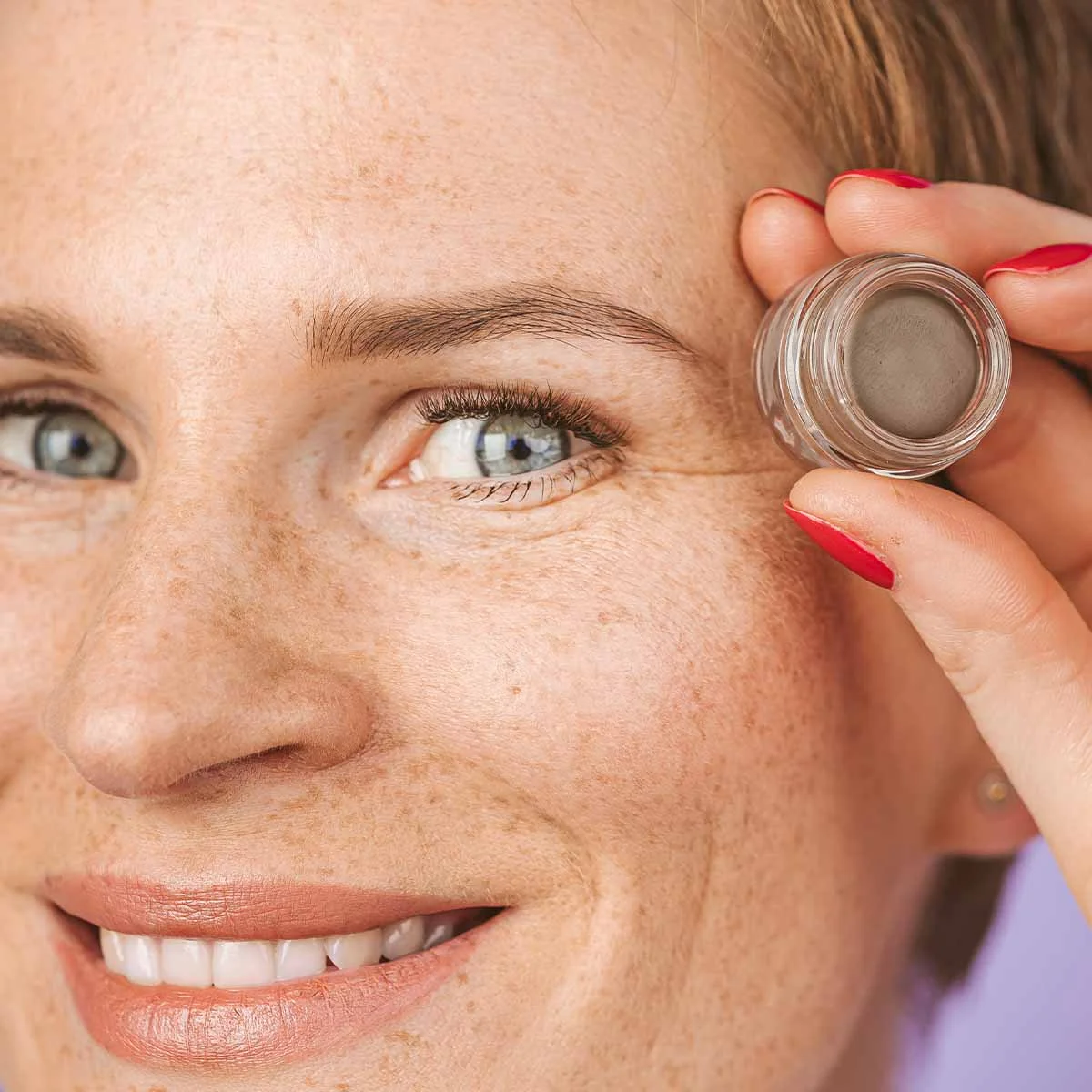 Uoga Uoga Pommade à sourcils crémeuse (2,5 ml) 797 Pebbles & Salt - Blonde - 3 teintes pour des sourcils visiblement plus fournis