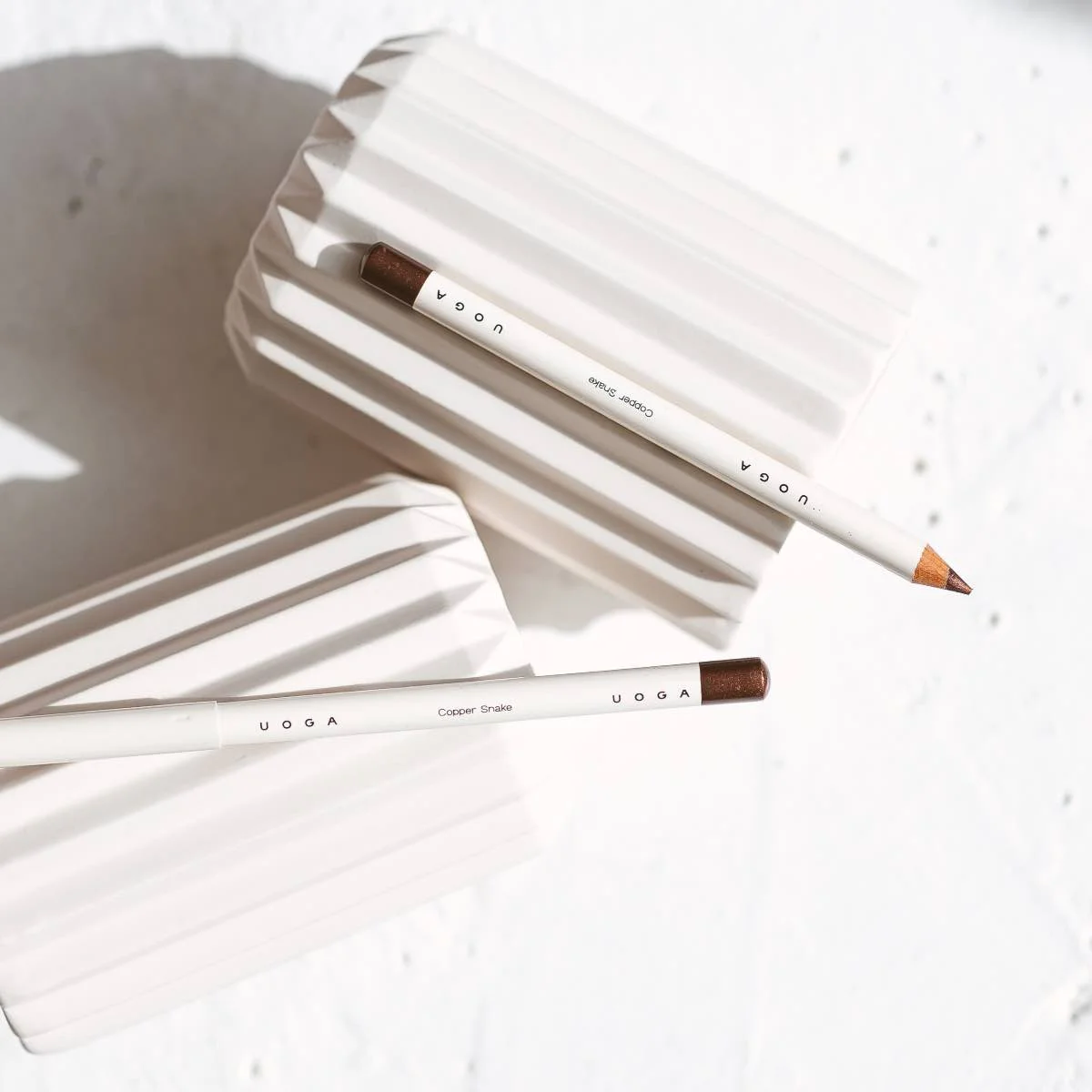 Uoga Uoga Crayon yeux doux BIO 852 Copper Snake - Marron clair nacré - 4 teintes pour tous les looks