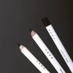 Uoga Uoga Crayon yeux doux BIO 853 Do Crocodiles Eat Humans? - Vert nacré - 4 teintes pour chaque look