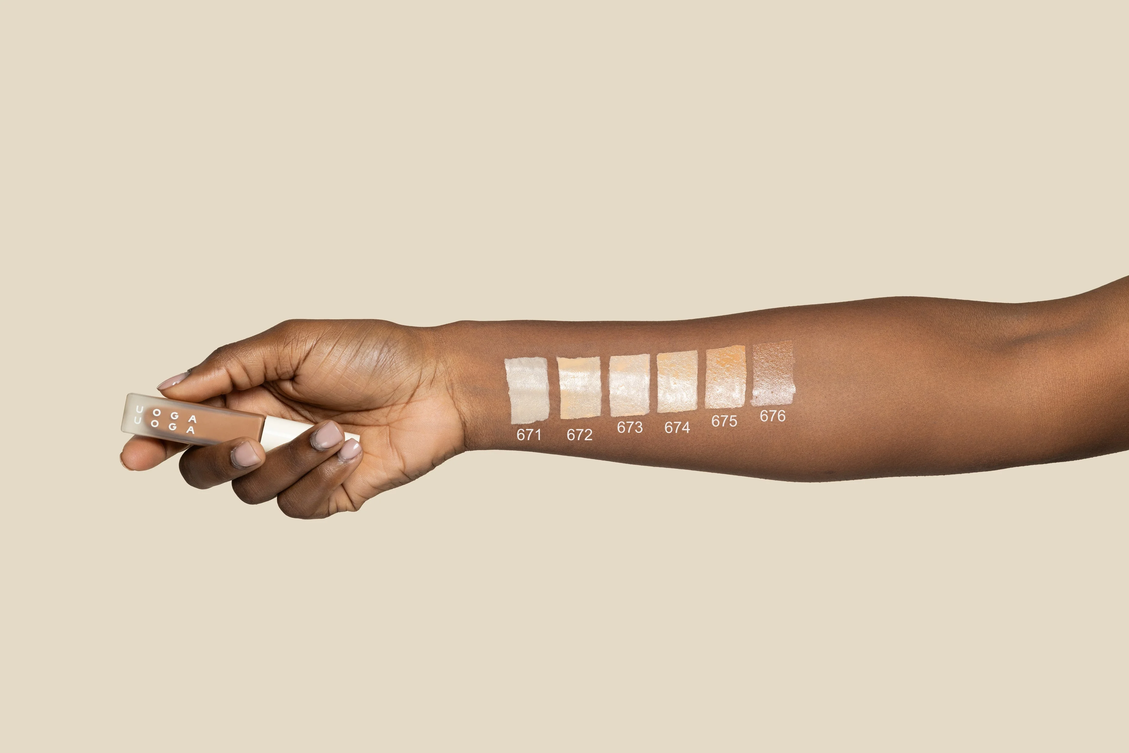 Uoga Uoga Correcteur liquide (5 ml) Invisible Hero N° 4 - 674 Medium Warm - héros invisible pour les imperfections de la peau