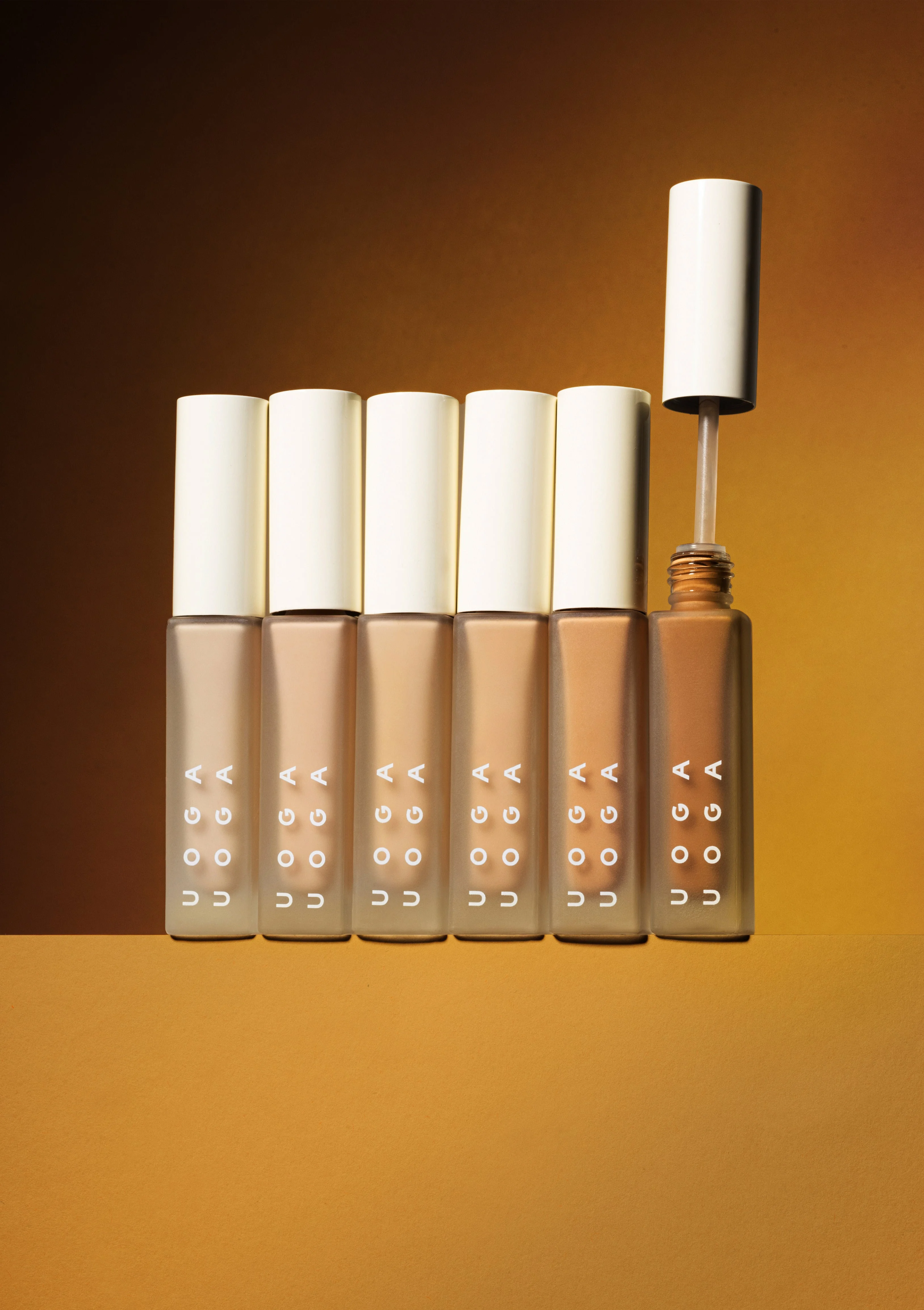 Uoga Uoga Correcteur liquide (5 ml) Invisible Hero n° 5 - 675 Gold Tan - héros invisible pour les imperfections de la peau