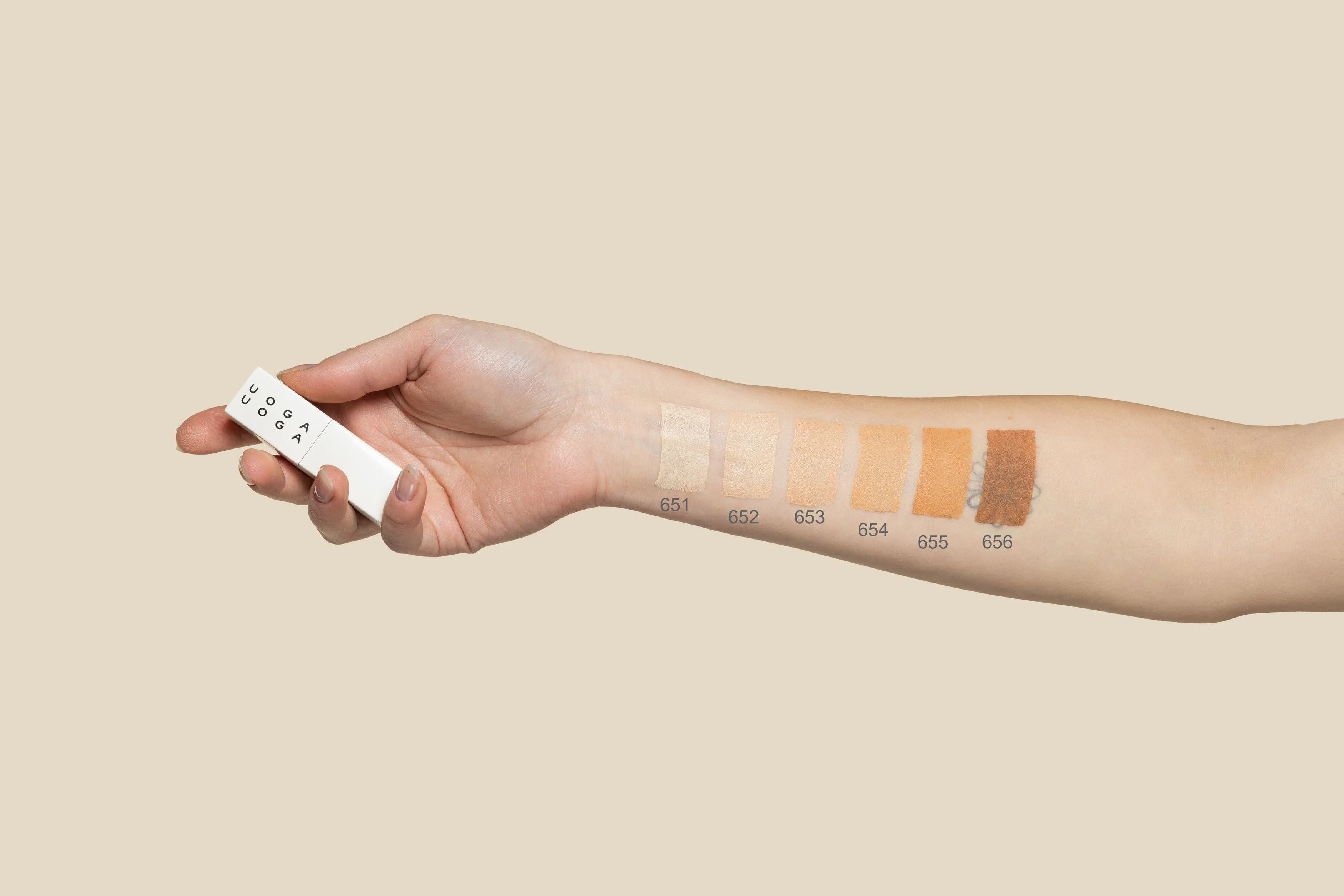 Uoga Uoga Correcteur solide (4 g) Special Agent 003 - 653 Medium Light - agent spécial pour les imperfections de la peau