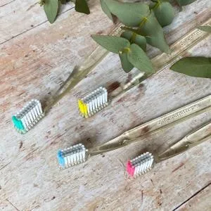 Officina Naturae Brosse à dents (souple) verte - n'irrite pas les gencives ni l'émail des dents