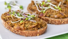 Préparation du tartare de courgettes pour un dîner léger et frais