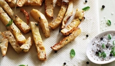 Le céleri rôti enrichit votre menu avec de nouvelles saveurs